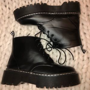 Combat boots